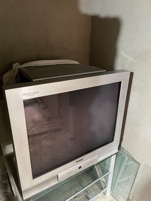 Телевизор с тумбой