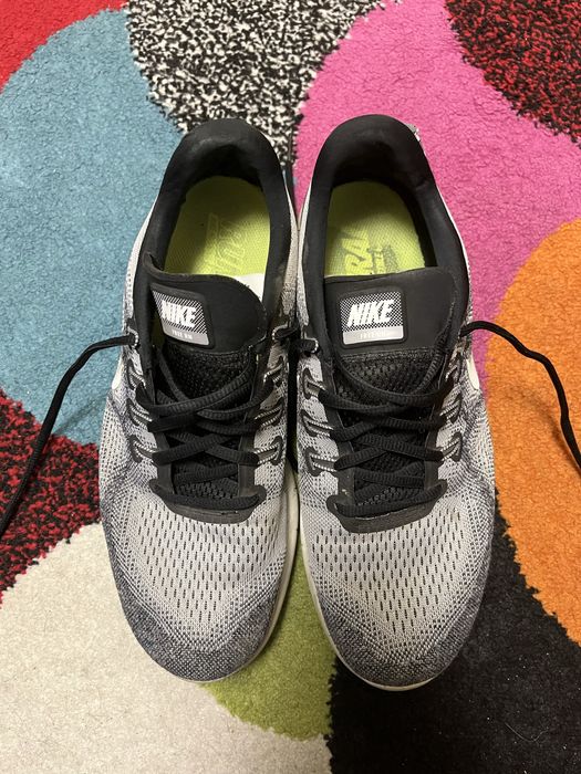 Vând pantofi sport Nike