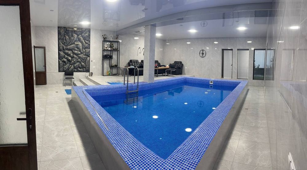 Продается свой новый дом-дача с зимним и летним бассейнами