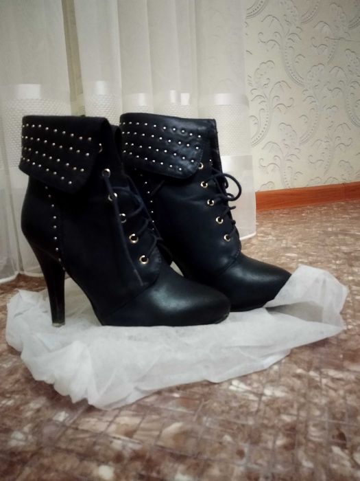 Ботиночки стильные  35 размер