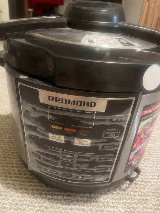 Мультиварка с функцией пароварки.