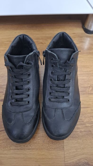 Продам осенние ботинки