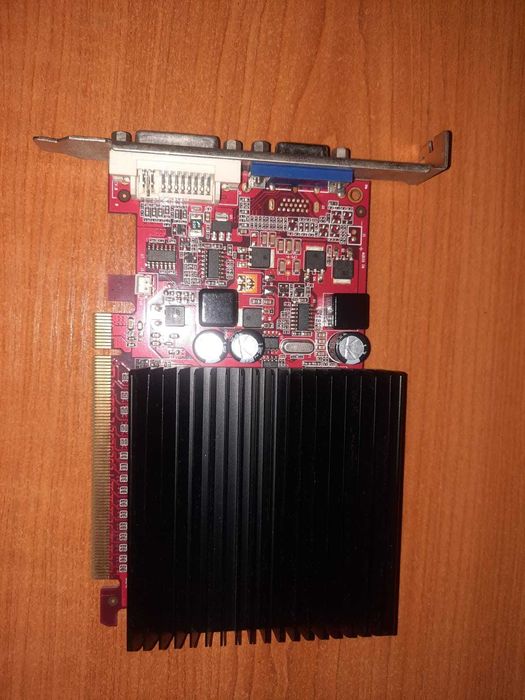 Материнская плата с i3 процессором.