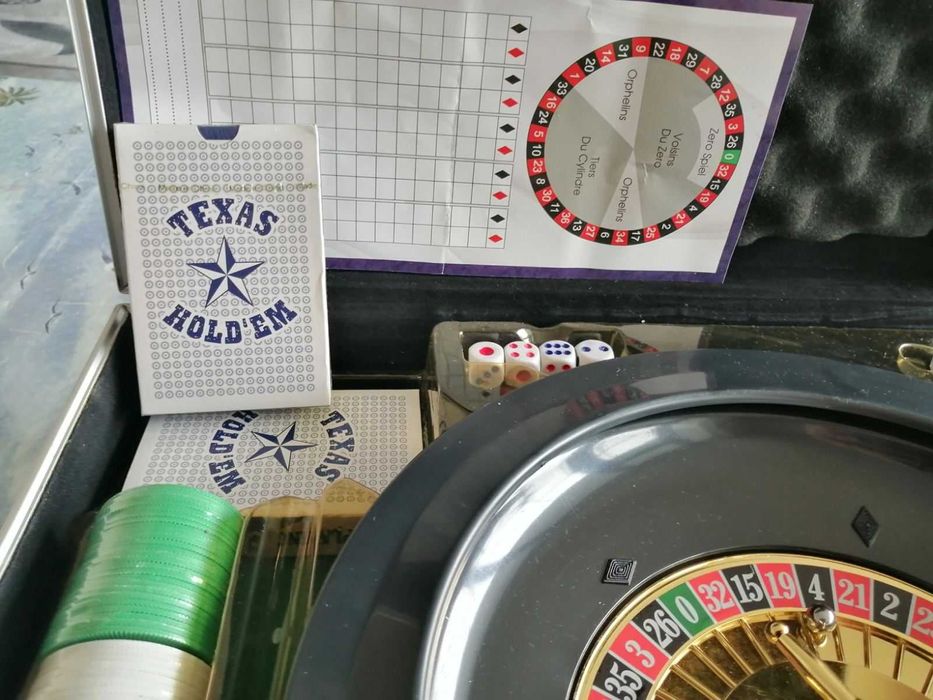 мини истинска казино рулетка с карти,чиипове и зарчета.