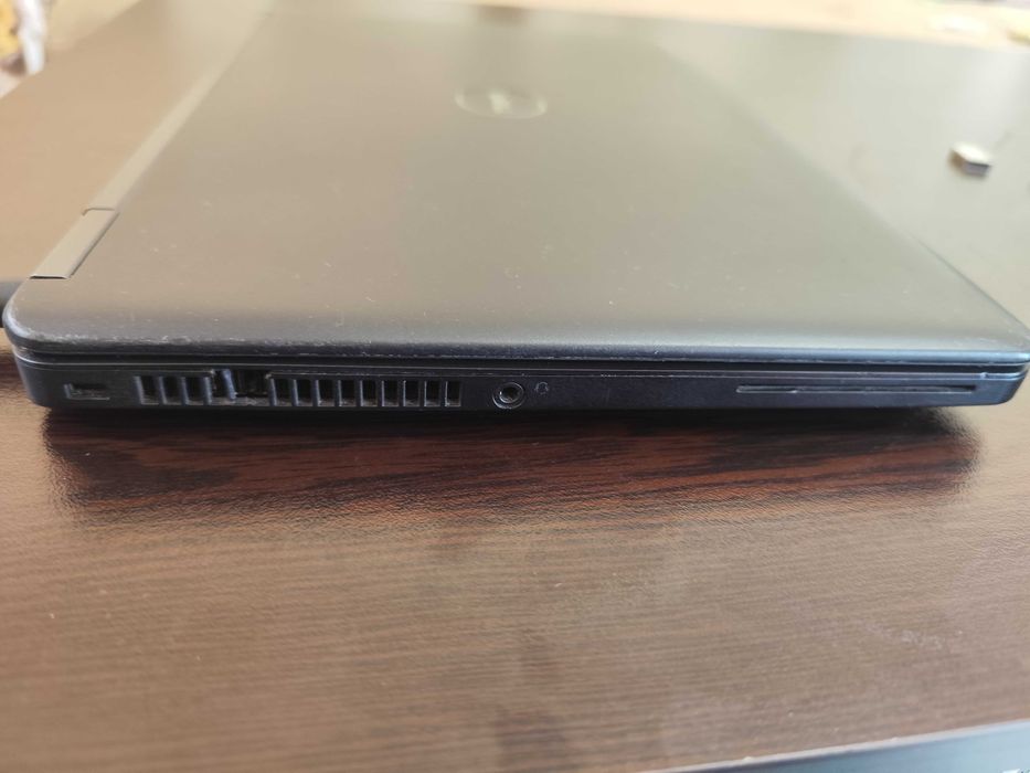 Лаптоп Dell latitude E5250 upgraded SSD 16GB RAM