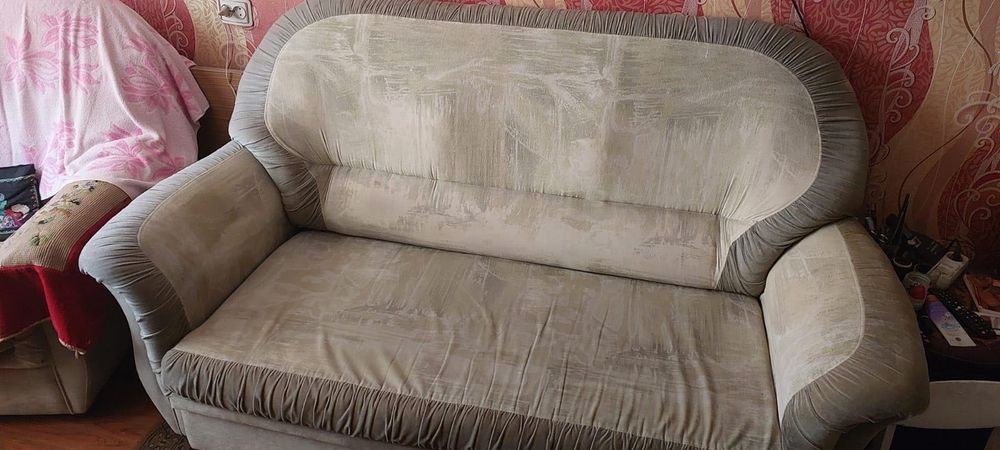 Диван, кресло, стенка, книжный шкаф, журнальный столик