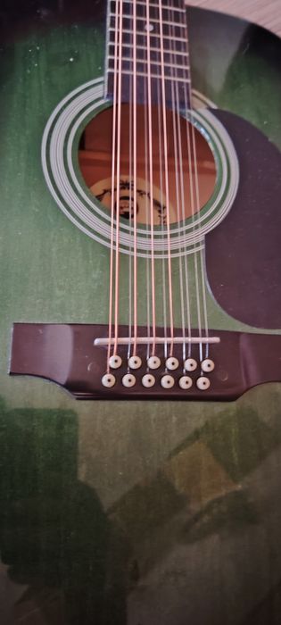 Vănd chitară electroacustuca marca Hora cu 12 corzi. Recondiționată recent.