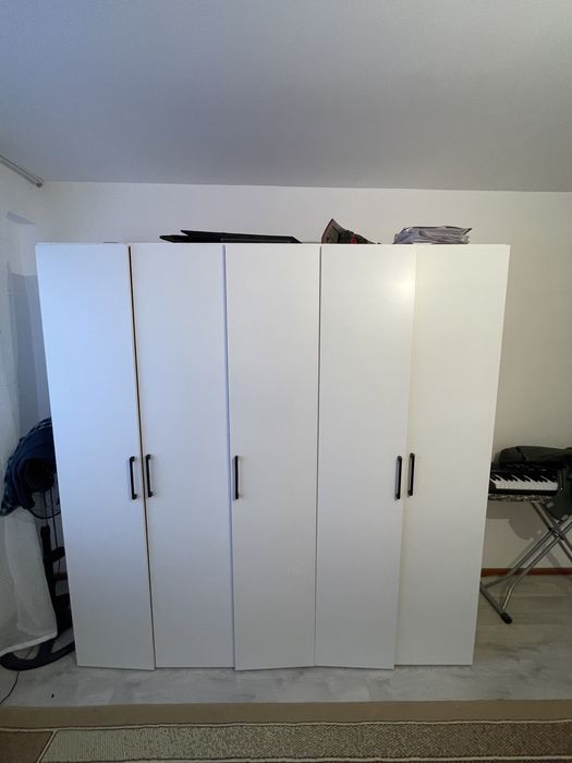 Продаю шкаф удобный для вешалок