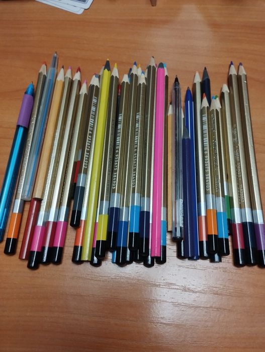 Карандаши и ручки