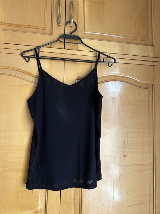 Черен потник с тънки презрамки