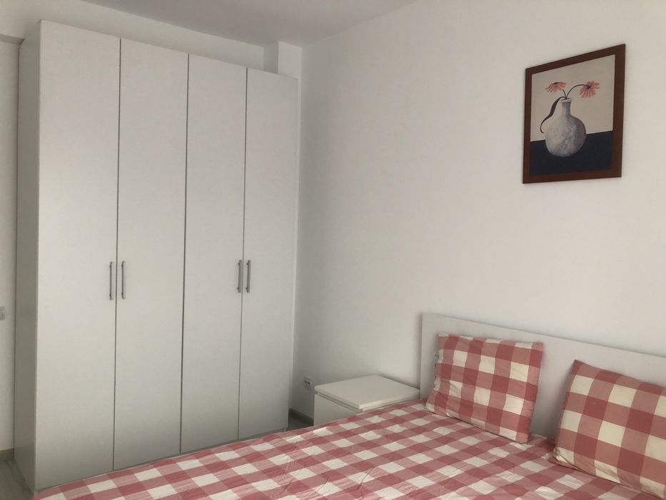 Inchiriez apartament 2 camere + parcare. Bloc nou. Sector 4