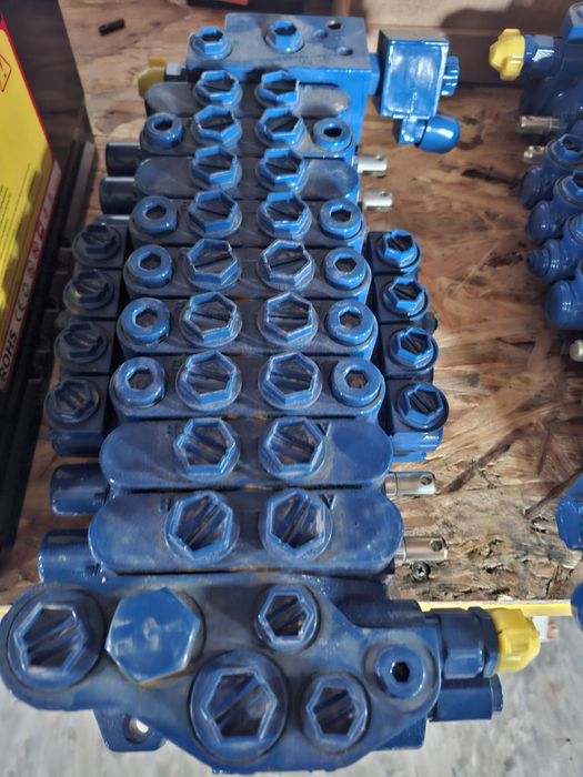 Distribuitoare jcb Miniexcavatoare