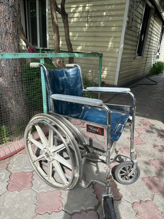 Продам инвалидную коляску