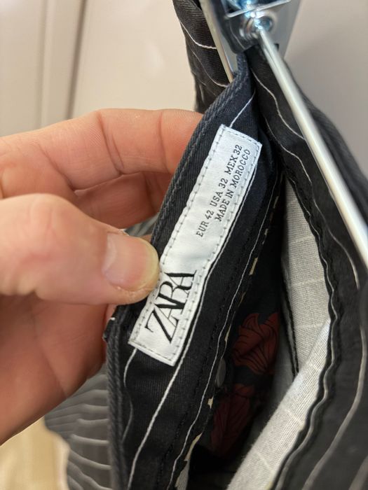 Vând pantaloni Zara