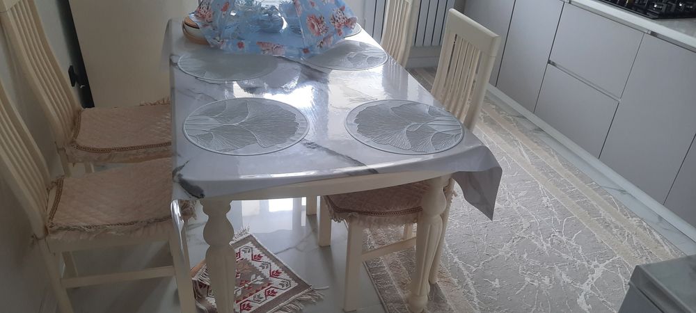 Продам кухонный стол