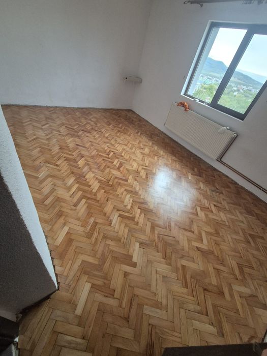 Raschetare si lacuire parchet /fara praf/ pret bun cluj