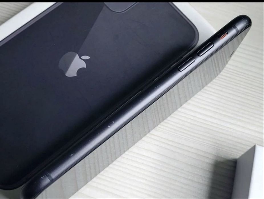 Продам айфон 11