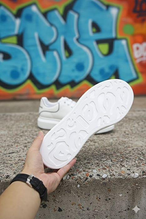 Adidasi Alexander Mc Q u e e n Black Line