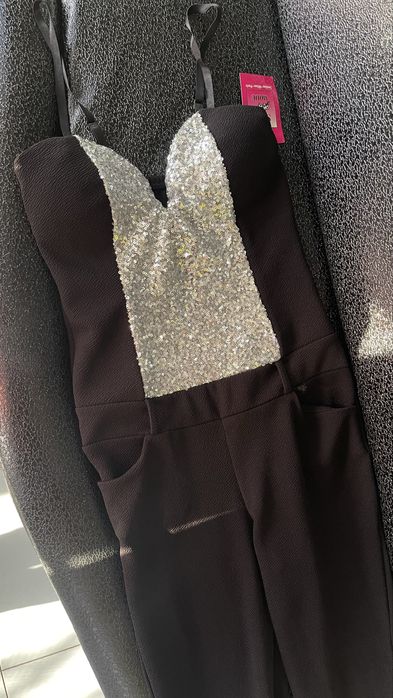 Нов прекрасен еластичен гащеризон с нежни сребристи пайети