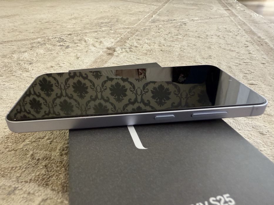 Samsung S25  5G  256 ГБ