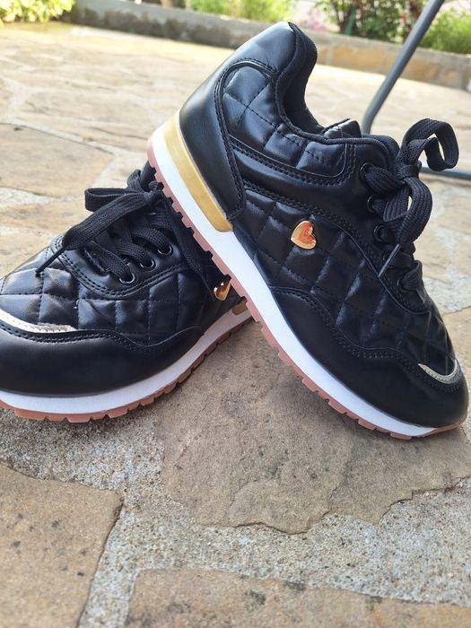 Дамски спортни обувки