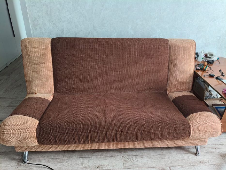 Продаем диван с 2 креслами