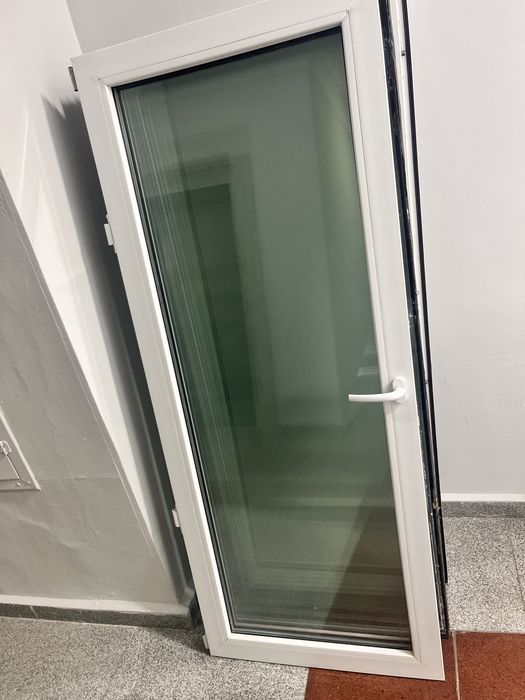 Продам стекло от окон 3 шт