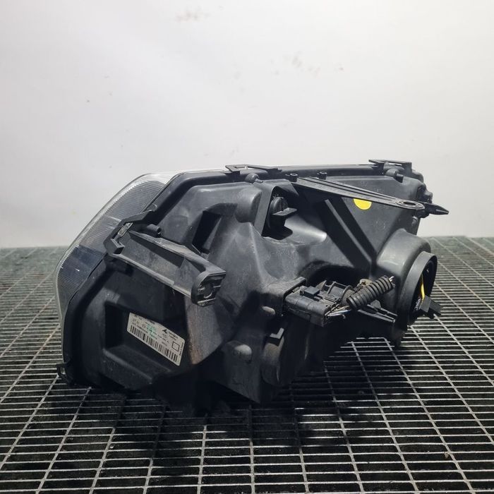 Far Dreapta Dacia Duster Facelift 2014 - 2017 SUV 4 Usi (1438) Fara xenon