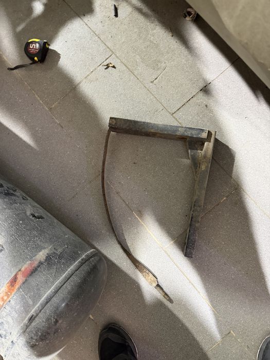 Газовыи. Балон с кранштеином