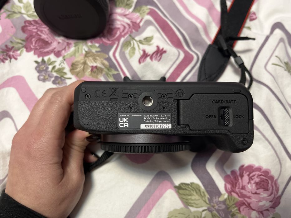 Фотоапарат Mirrorless Canon EOS R100 + Обектив RF-S 18-45мм + чанта