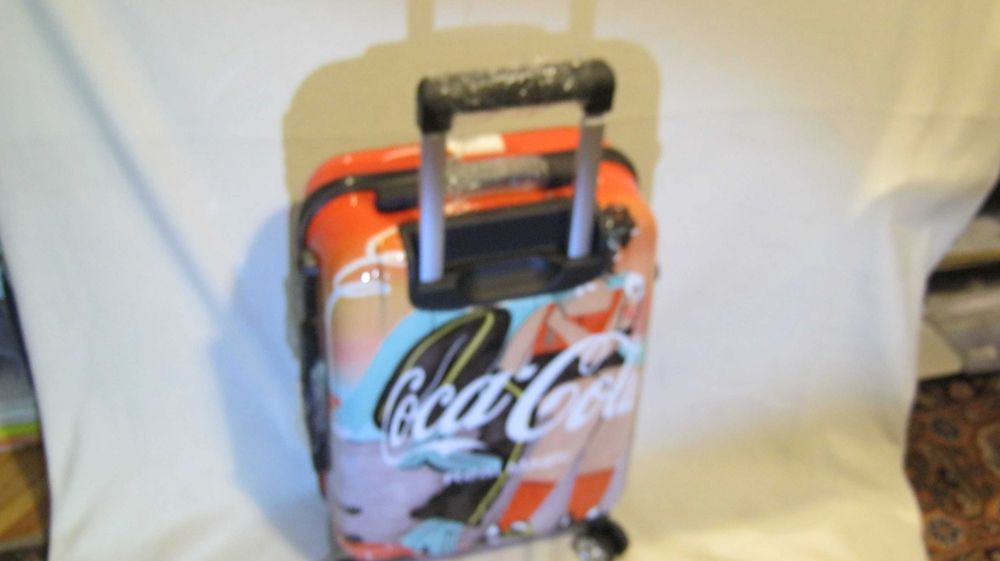 TROLLER/VALIZA Coca Cola,jubiliara,cu 40 doze,nou,sigilat.