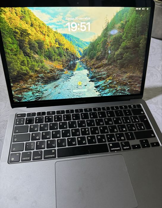 Mac Book Air  Apple m1 8 гб срочно