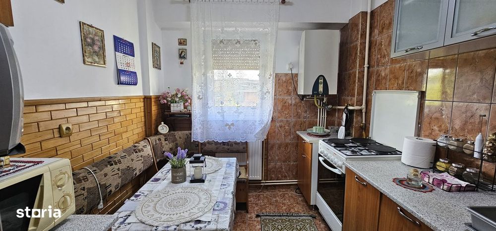 Vandapartament de 3 camere,decomandate ,confort 1 situat pe str.Uzinei