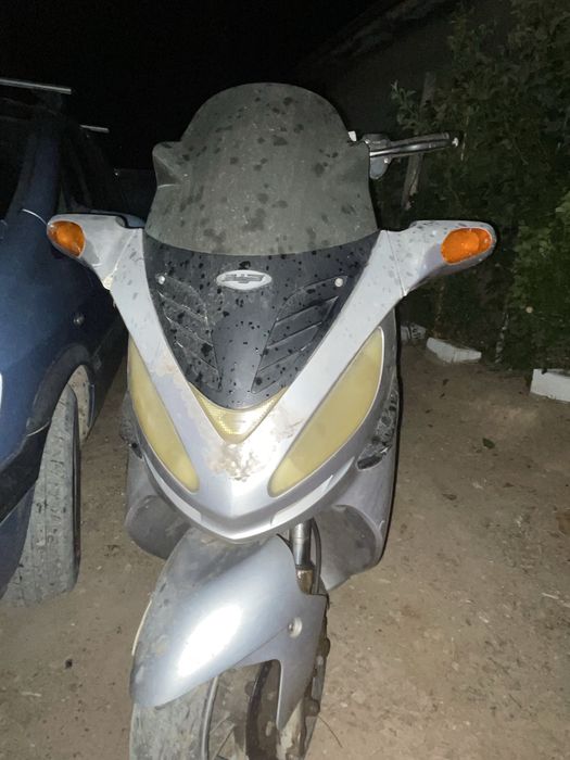 Scuter malanguti de 125 cm motor