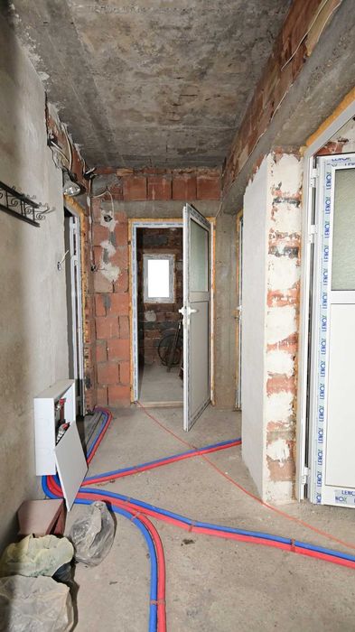 Самостоятелна, двуетажна, масивна къща в гр. Радомир