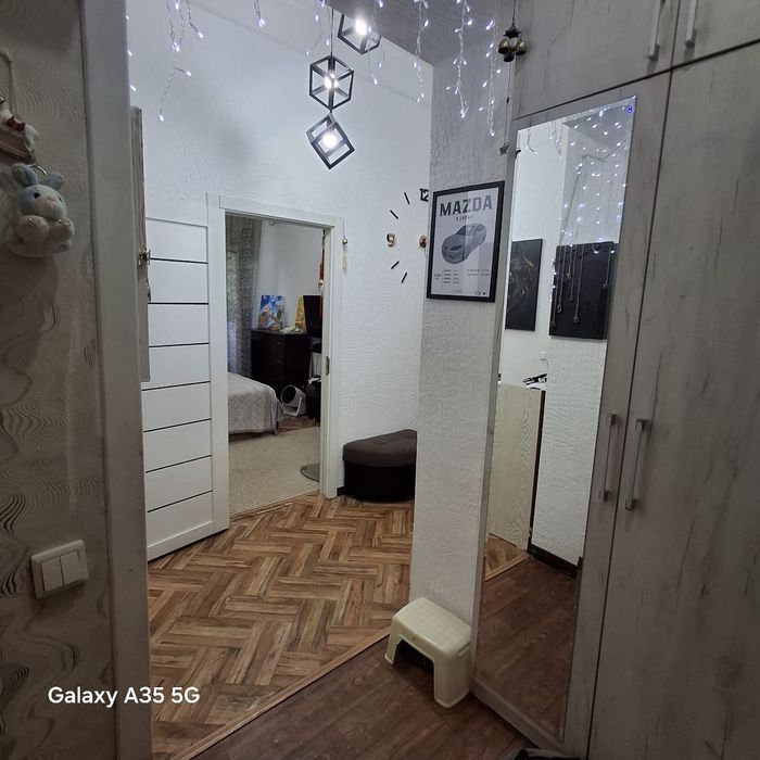 Продаётся своя  Чиланзар -1  высокопотолочка кирпич 2/4/4