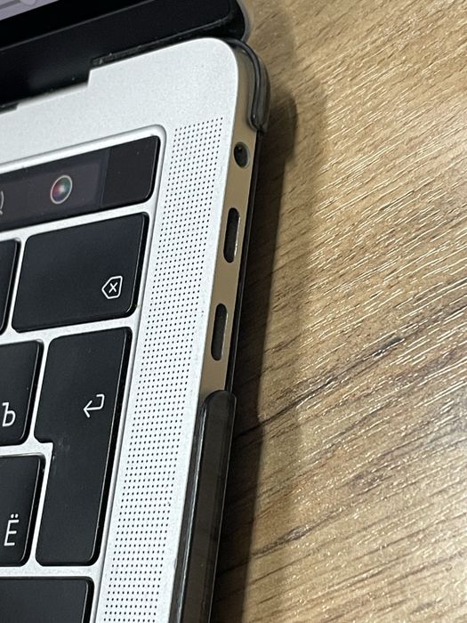 Macbook pro 256гб 2018.