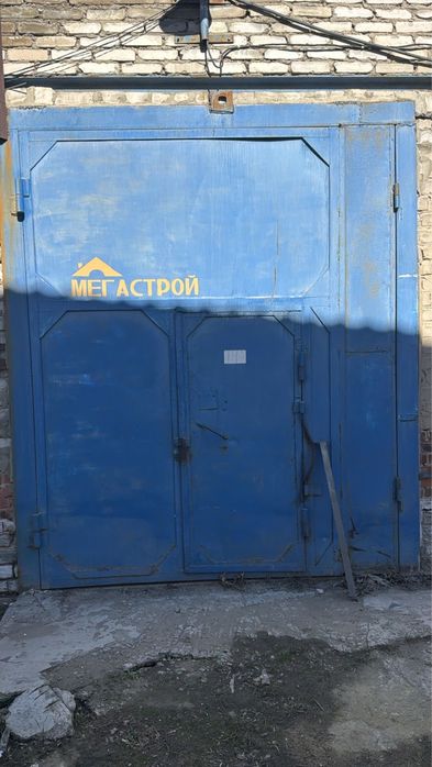 Склад гараж на территории мегастроя