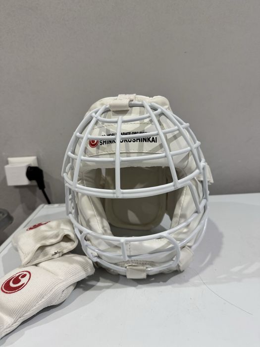 Каратэ шлем размер L  бокс перчатка 10oz