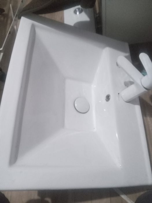 Раковина со смесителем