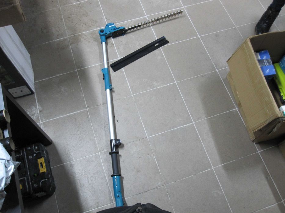 Trimmer gard viu Makita UN460WDZ 46 cm 12 V Max.