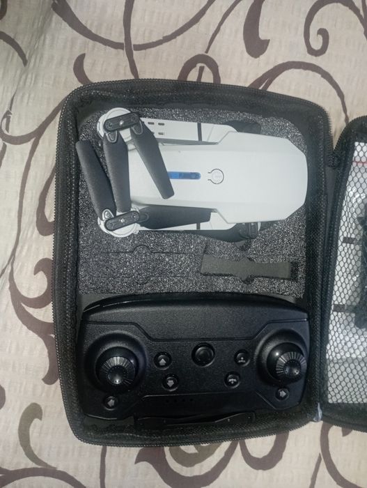 Dronă           .
