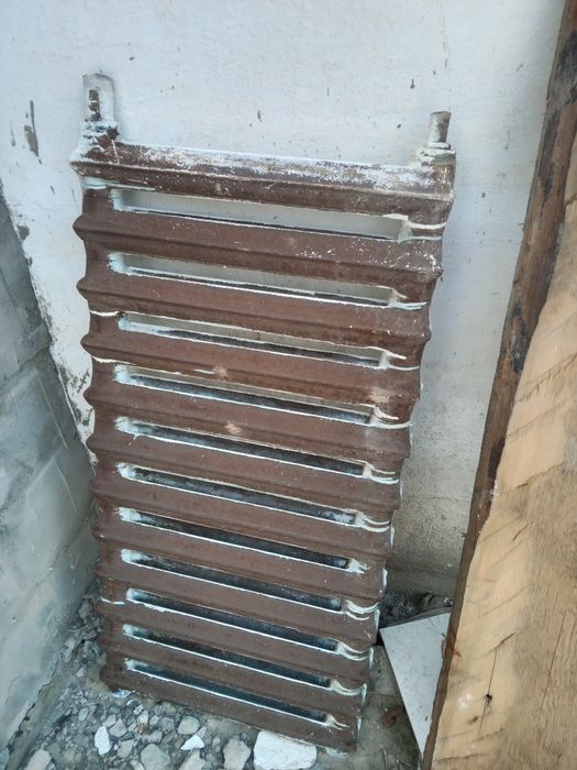 Продам чугуновые батареи