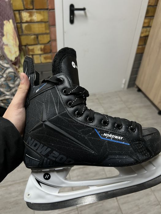 Продам коньки 37 размер