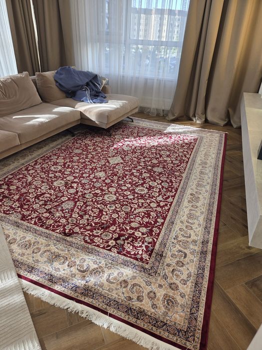Продам изысканный большой ковёр бордовый