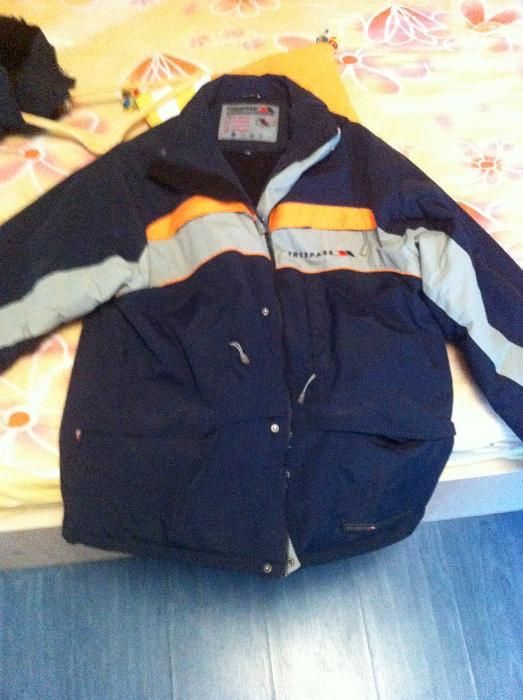 10% discount, geaca impermeabila TRESPASS, multiple buzunare, fermoare