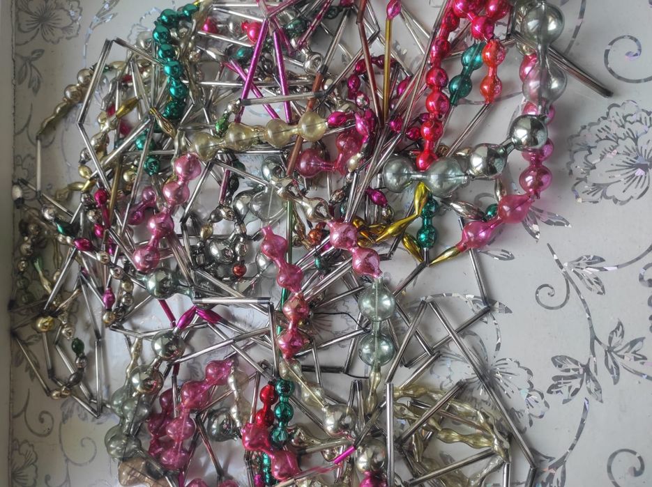 Бусы и игрушки из стекляруса