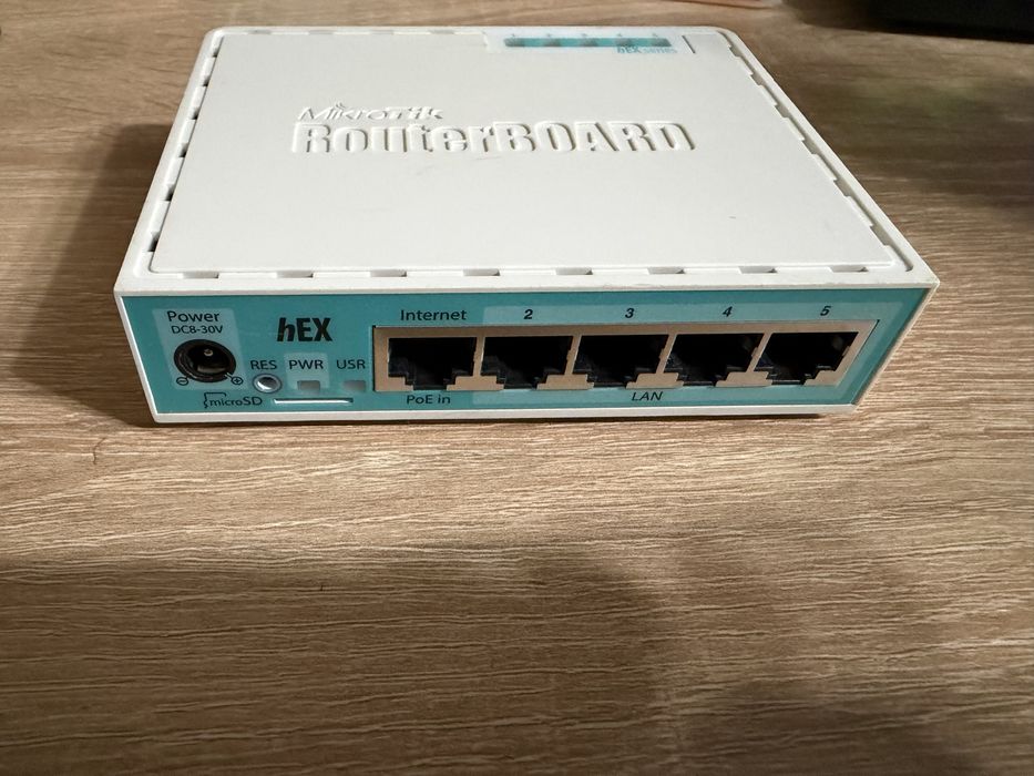 Продам мощный роутер MikroTik hEX (RB750Gr3)