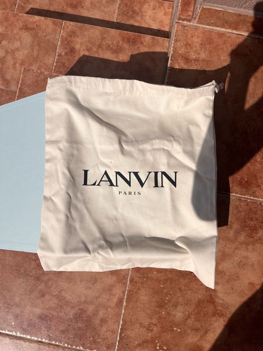 lanvin curb.