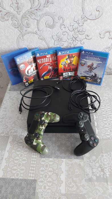 Продам PS4 с дисками